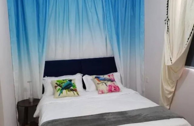 B2 Queen bedroom suite with big living and balcony