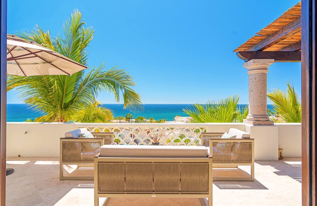 B302 Oceanview Penthouse with Infinity pool and jacuzzi
