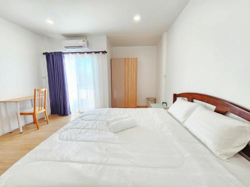 BAAN AVA, a townhouse for a family of 5