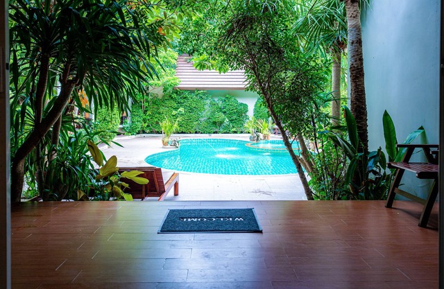 Baan Klang Aow Beach Resort