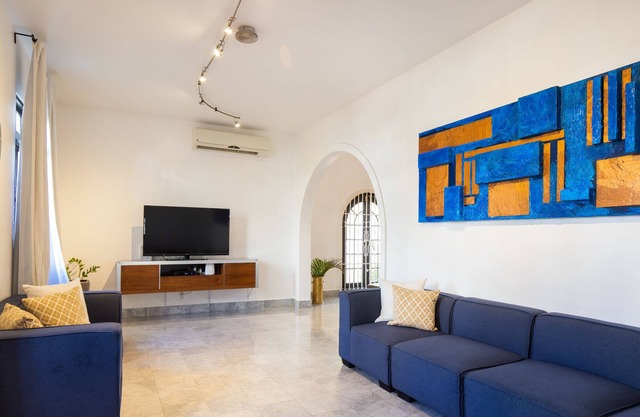 Back online! 250 meters to the Ashford| Condado's Spanish Villa