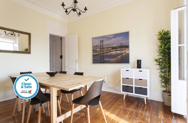 Bairro Alto Duplex with View by Central Hill