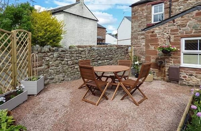 BAKERS COTTAGE, pet friendly, with open fire in Kirkby Thore