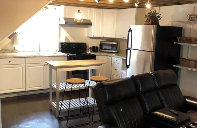 Bakers Ridge Loftn - Near WVU Evansdale Campus, hospitals, stadium, & coliseum