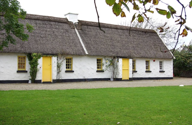 Ballyvaughan Cottage No 3 - a bungalow that sleeps 7 guests in 3 bedrooms