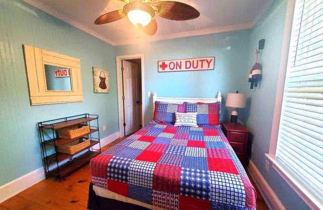 Banana Cabana pet friendly, 1 story beach cottage