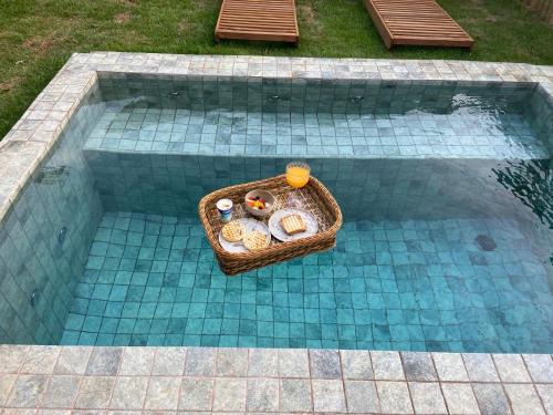 Bangalô com piscina e privacidade a 6 km do centro