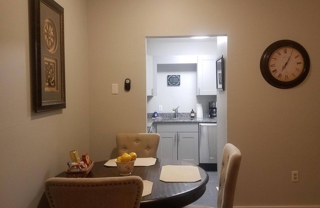 Bangor Exectutive 1 Bdr. Apt, Safe, Clean and Comfortable.