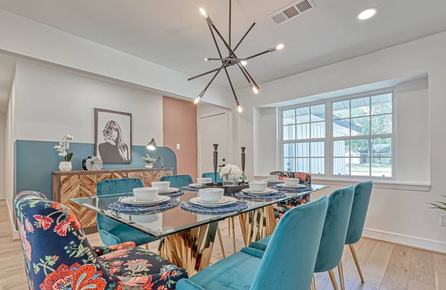 Barefoot - Modern, Private Pool in Spring Branch