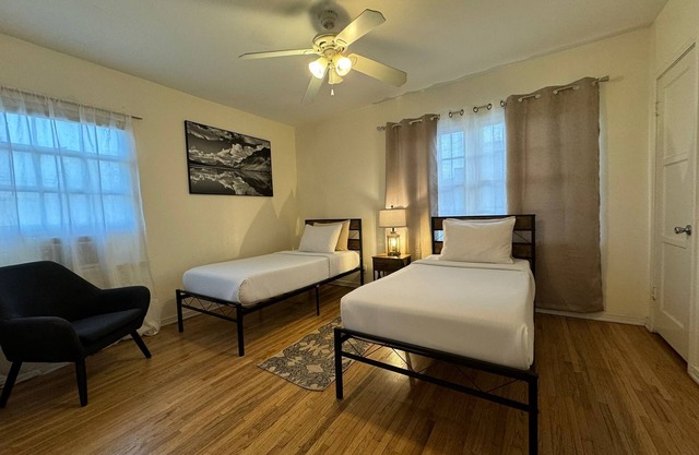 Bargain Beverly Hills - 2 bedroom apartment near La Cienega Park Beverly Hills