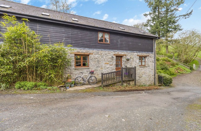 Barn End - Three Bedroom House, Sleeps 5