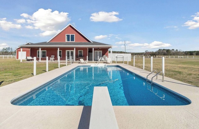 Barndominium, Private Pool, large groups allowed, country living
