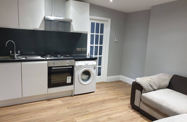 Barnet Luxury Apartment can sleep 4 people just few mins away from Station
