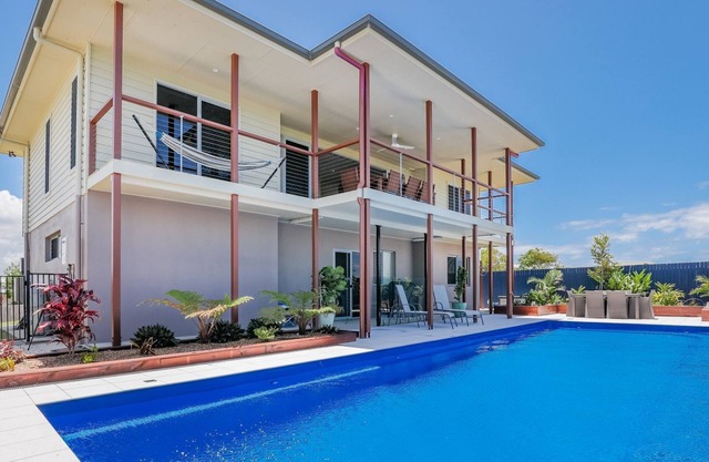 BARRIER REEF BEACH HOUSE