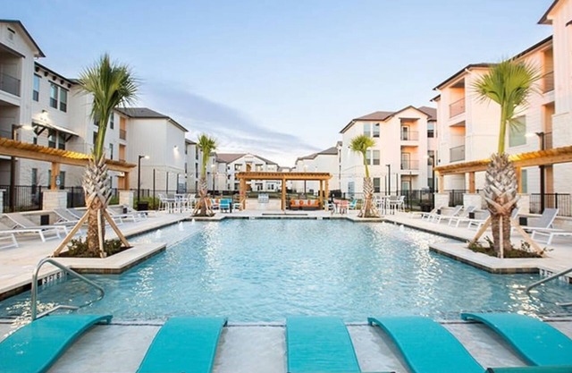 Barsala l Spacious 2BD Apartment w/ Pool Access