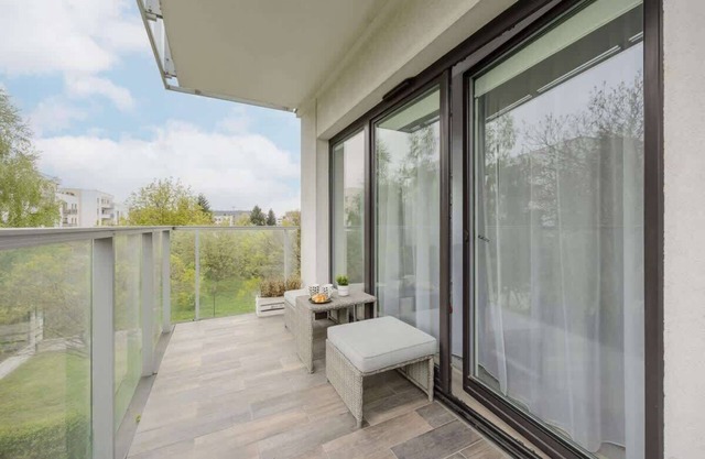 Bartycka 71 | Modern Apartment | Parking
