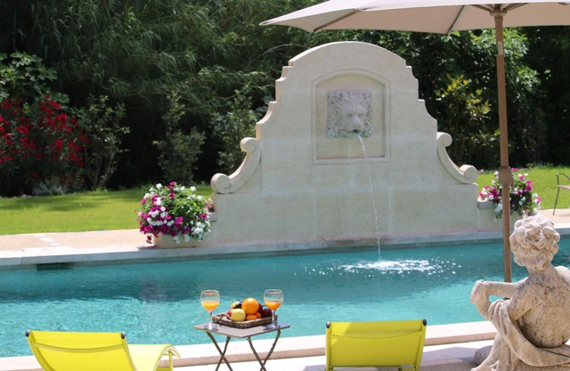 Bastide cypress for 4 people with swimming pool in the heart of the Alpilles-provence