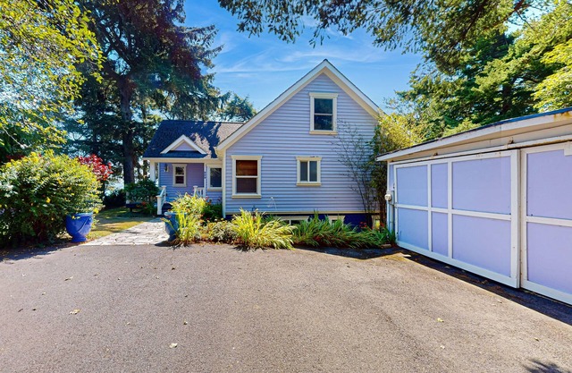 Bay & Harbor View Home with High-Speed WiFi, Private Washer/Dryer, & Board Games