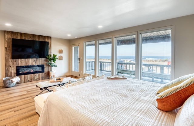 Bay Suites – Studio A | Modern Coastal Escape in the Heart of Depoe Bay