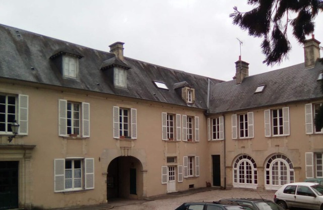 Bayeux center apartment with parking