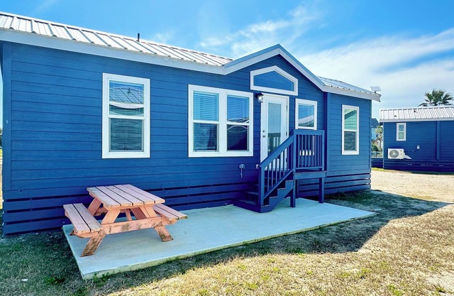 Bayfront Bliss*Water Views & Beach Nearby*Great Fishing!