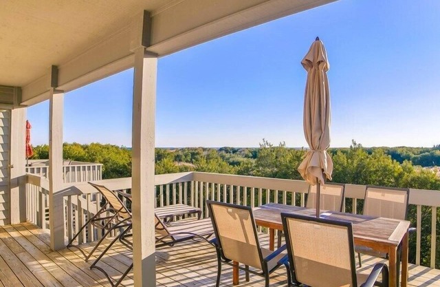 Baylin B (11B) | Community Pool + Beach Access!