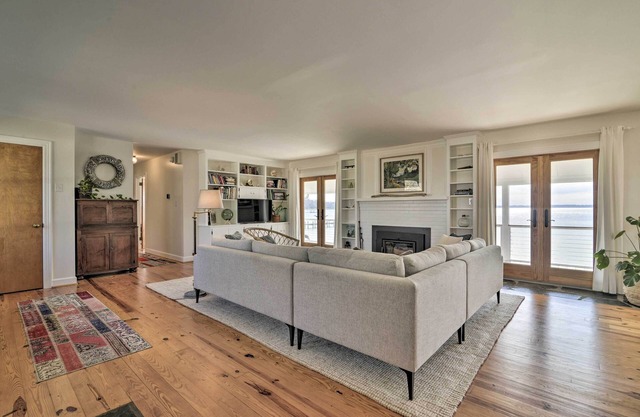 Bayside Deltaville Retreat w/Beach & Bay Views!
