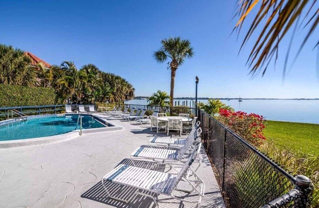 Bayview Condo H - Anna Maria Island - Condo 2 Bedroom/2 Bath bay view,.