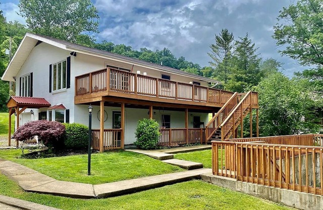 Baywood on the Lake- 3BR water front lake house located on Lake White.