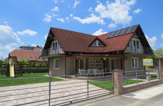 Beach Ap.1 - One Bedroom Apartment, Sleeps 3