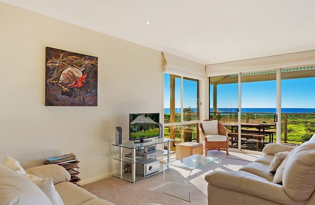 Beach Breakers Apartment - Stunning Views