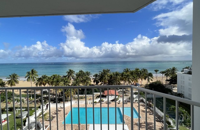 Beach Front 2 bed 2bath condo in Isla Verde.
