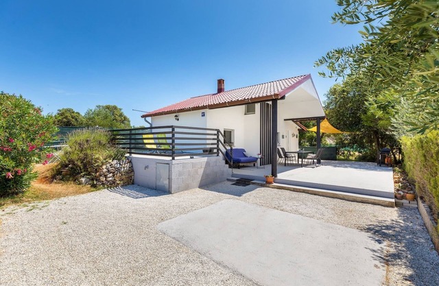 Beach house, 100m from the sea