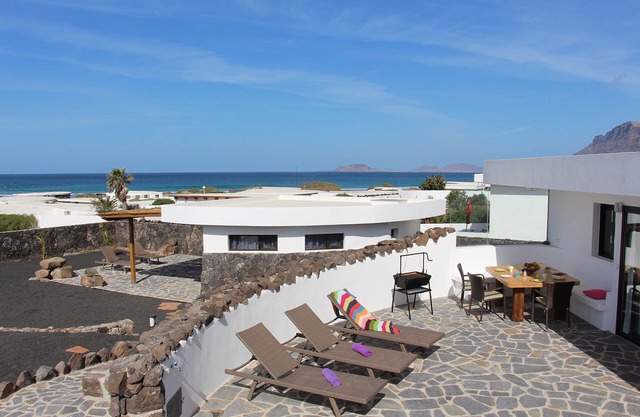 Beach House Daida with whirlpool in fantastic location in the Famara Nature Park