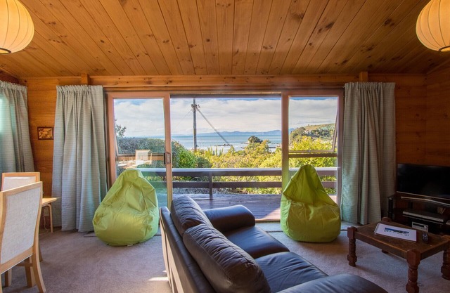 Beach House on the Ridge - Kaiteriteri House