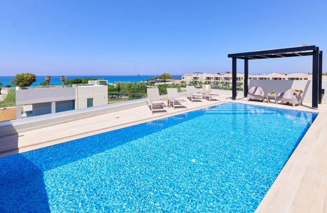 Beach Sand Villa 2 | Beachfront Roof Pool Sea Views