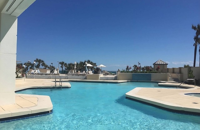 Beach Vacay Starts Here! 3 Relaxing Units! Two Pools & Spa Center, Game Room!