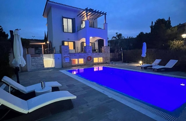 Beach Villa Private Pool A/C Wifi Tennis Court Sea Views Near Latchi