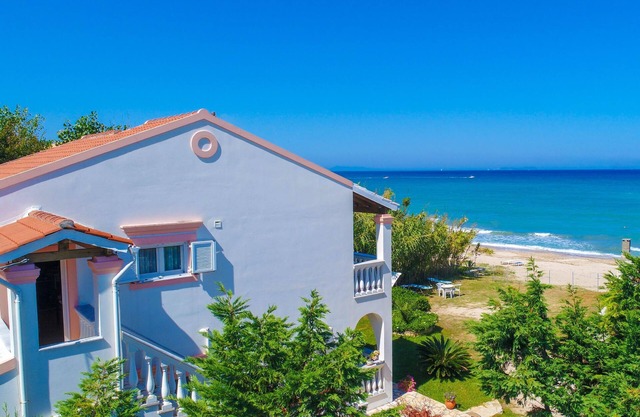 Beach Villa Vaso Ena: Beachfront, stunning views