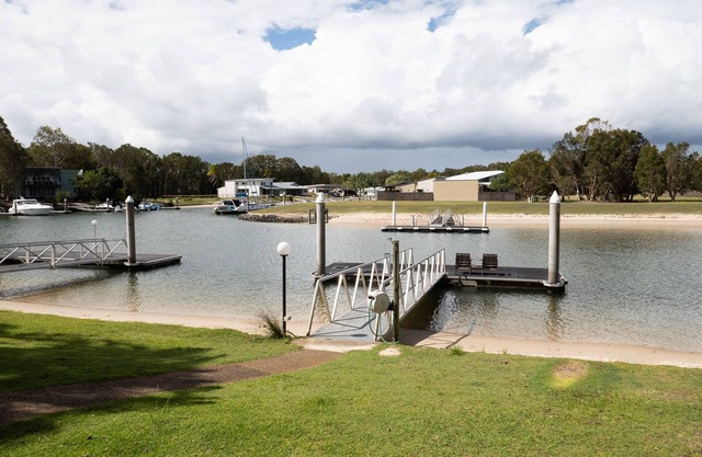 Beached At Straddie - Island retreat on Sth Stradbroke Island -boat access only