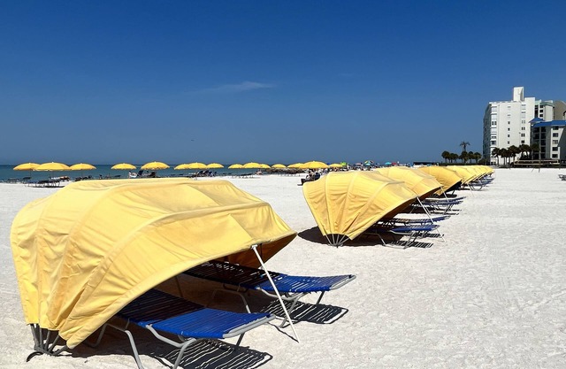 BEACHFRONT 2 BEDROOM!nSUMMER SALE! Great Views! On the Beach!