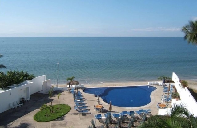 Beachfront 2 BR/2 BA Condo Del Mar with Pool at Colibri!