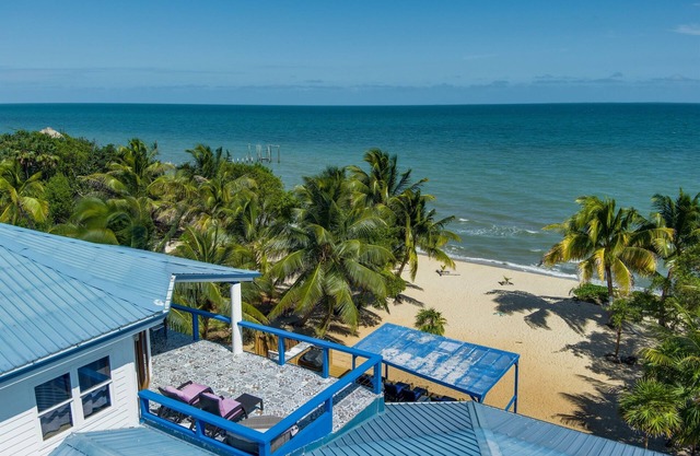 Beachfront 3-Bed, Pool, Kayaks, Perfect for Groups