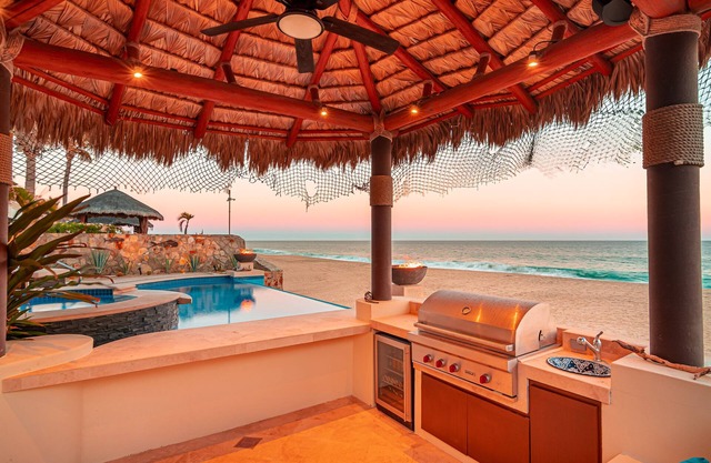 Beachfront 3BD Villa with Private Pool