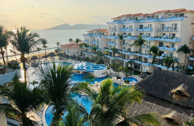 BEACHFRONT APARTMENT IN MANZANILLO COLIMA MX. 428