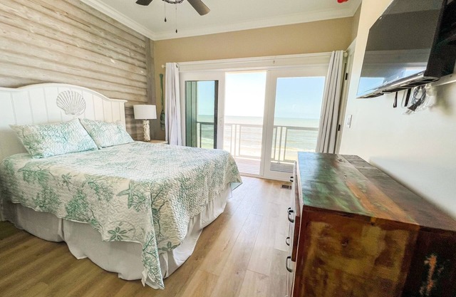Beachfront-Beachfront-Beachfront-Nora's