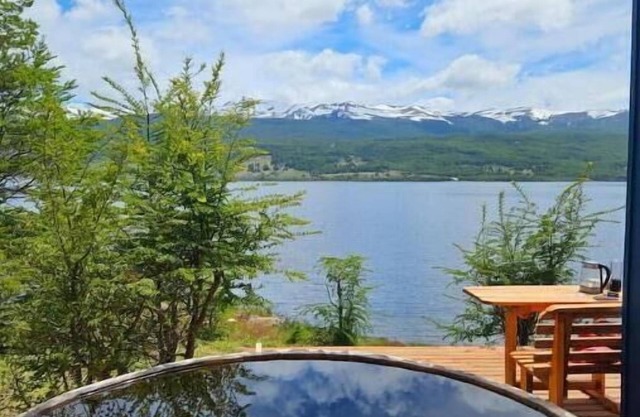 Beachfront Cabin & Bathtub
