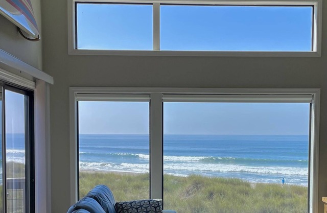 Beachfront Condo with Amazing Views, Comfort, and Fun for Everyone