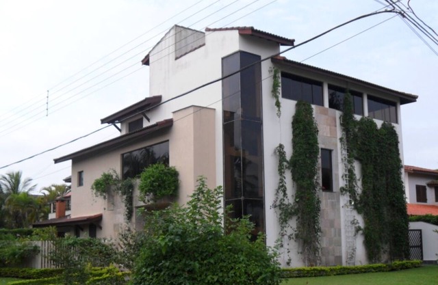 Beachfront condominium in Peruíbe swimming pool and barbecue area