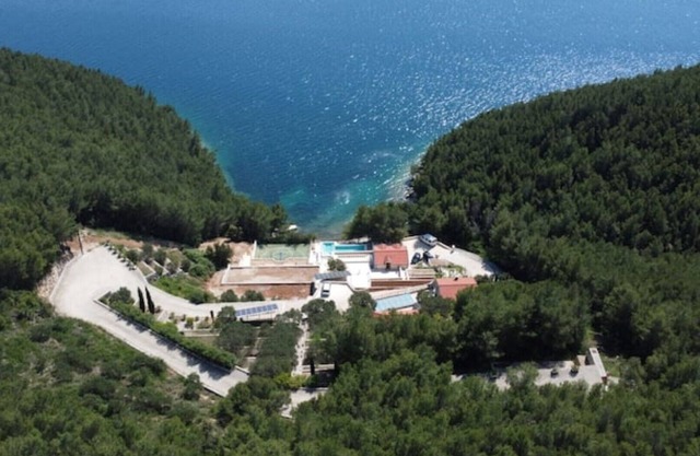 Beachfront family paradise with pools & kayak/boat & playground, TOP PRIVACY!